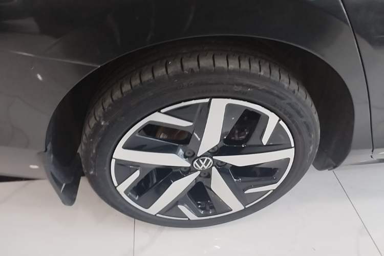 Used Volkswagen Lamando 2023 Lavida L 280TSI DSG Cool & Spicy Edition Right Rear Wheel Hub