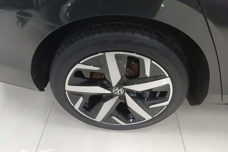 Used Volkswagen Lamando 2023 Lavida L 280TSI DSG Cool & Spicy Edition Right Rear Wheel Hub