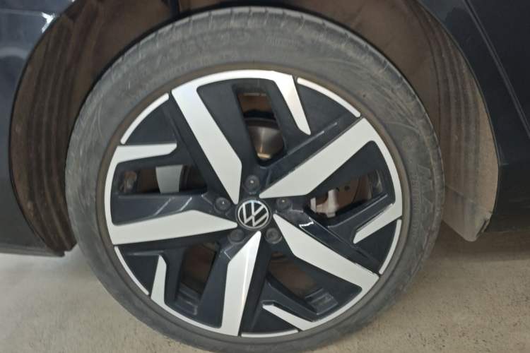 Used Volkswagen Lamando 2023 Lavida L 280TSI DSG Cool & Spicy Edition Right Rear Wheel Hub