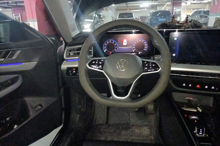 Used Volkswagen Lamando 2023 Lavida L 280TSI DSG Cool & Spicy Edition Steering Wheel