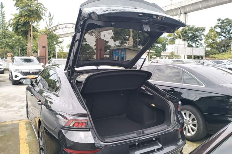 Used Volkswagen Lamando 2023 Lavida L 280TSI DSG Spicy Edition Trunk