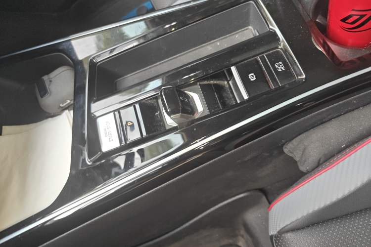 Used Volkswagen Lamando 2023 Lavida L 280TSI DSG Cool & Spicy Edition Gear Lever