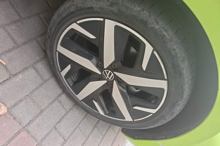 Used Volkswagen Lamando 2023 Lavida L 280TSI DSG Cool & Spicy Edition Right Front Wheel Hub