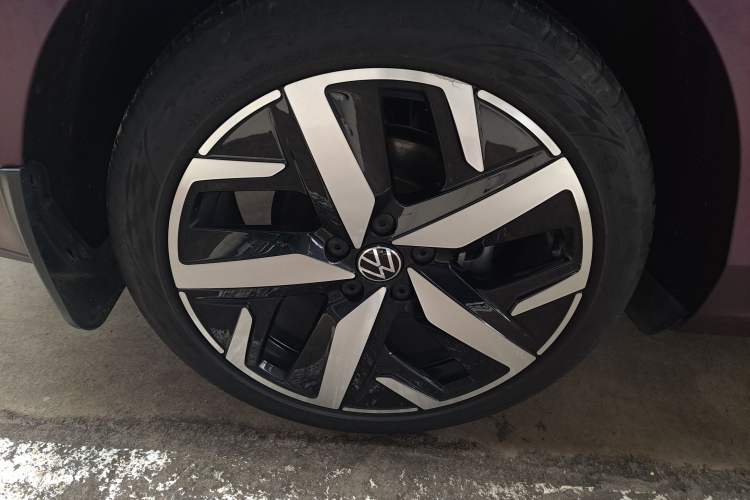 Used Volkswagen Lamando 2023 Lavida L 280TSI DSG Cool & Spicy Edition Right Rear Wheel Hub
