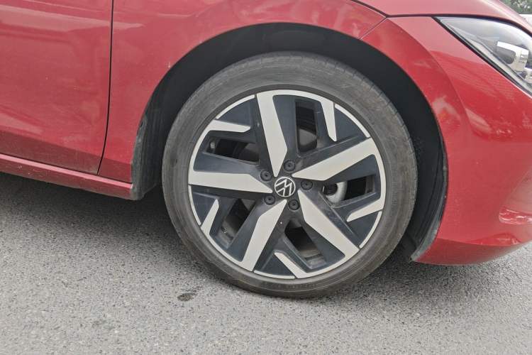 Used Volkswagen Lamando 2023 Lavida L 280TSI DSG Cool & Spicy Edition Right Front Wheel Hub