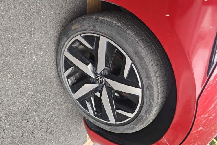 Used Volkswagen Lamando 2023 Lavida L 280TSI DSG Cool & Spicy Edition Right Front Wheel Hub