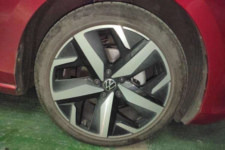 Used Volkswagen Lamando 2023 Lavida L 280TSI DSG Cool & Spicy Edition Right Front Wheel Hub