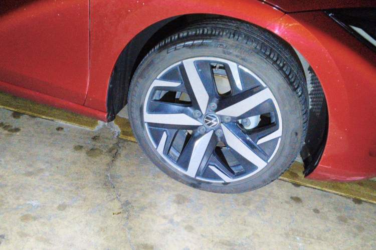 Used Volkswagen Lamando 2023 Lavida L 280TSI DSG Cool & Spicy Edition Right Front Wheel Hub