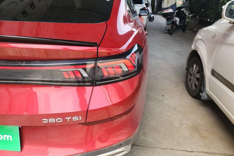 Used Volkswagen Lamando 2023 Lavida L 280TSI DSG Cool & Spicy Edition Right Rear Taillight
