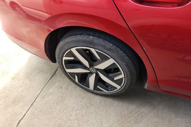 Used Volkswagen Lamando 2023 Lavida L 280TSI DSG Cool & Spicy Edition Right Rear Wheel Hub