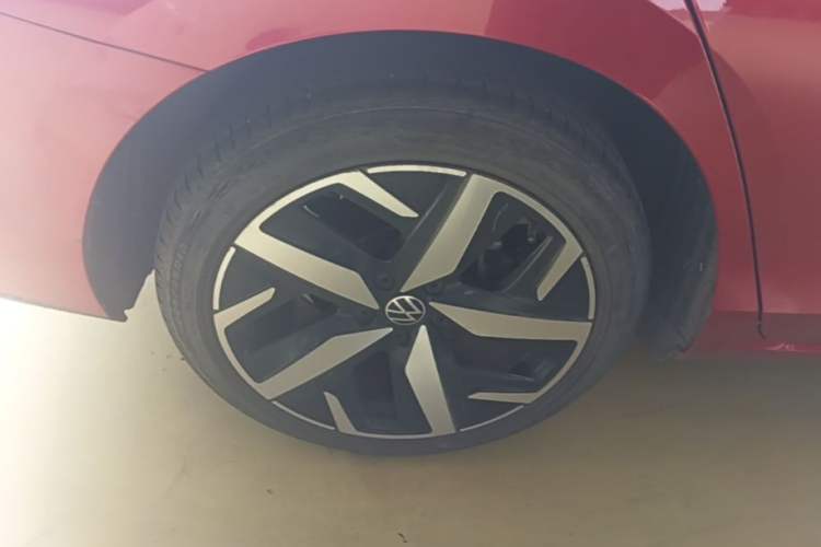 Used Volkswagen Lamando 2023 Lavida L 280TSI DSG Cool & Spicy Edition Right Rear Wheel Hub