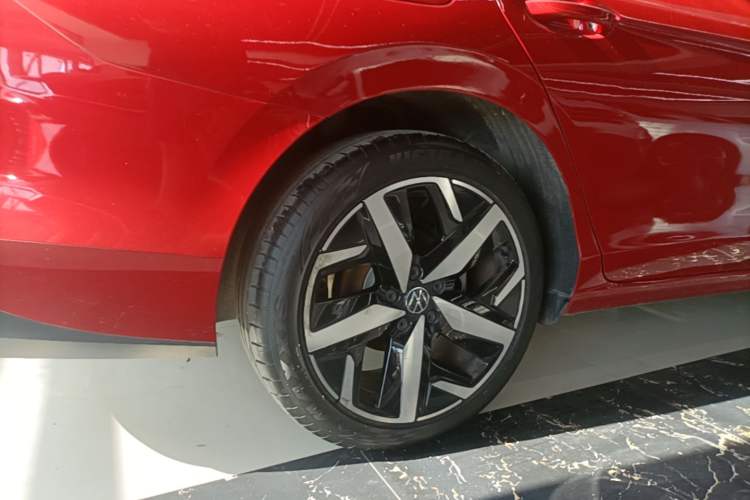 Used Volkswagen Lamando 2023 Lavida L 280TSI DSG Cool & Spicy Edition Right Rear Wheel Hub