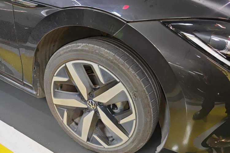 Used Volkswagen Lamando 2023 Lavida L 280TSI DSG Cool & Spicy Edition Right Front Wheel Hub