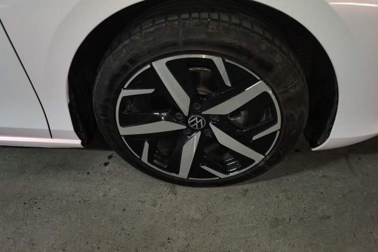 Used Volkswagen Lamando 2023 Lavida L 280TSI DSG Cool & Spicy Edition Right Front Wheel Hub