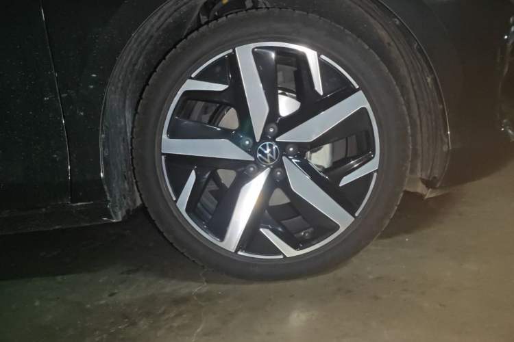 Used Volkswagen Lamando 2023 Lavida L 280TSI DSG Cool & Spicy Edition Right Front Wheel Hub