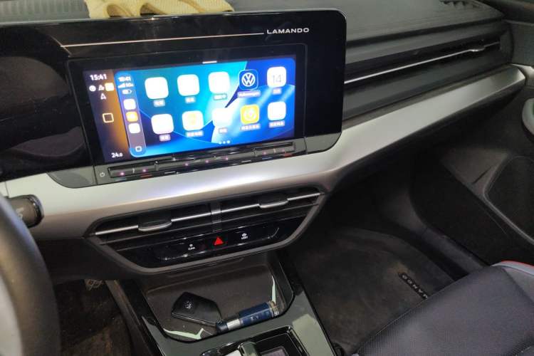 Used Volkswagen Lamando 2023 Lavida L 280TSI DSG Spicy Edition Audio And AC Panel