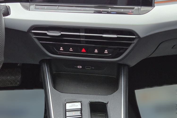 Used Volkswagen Lamando 2023 Lavida L 280TSI DSG Cool & Spicy Edition Audio And AC Panel