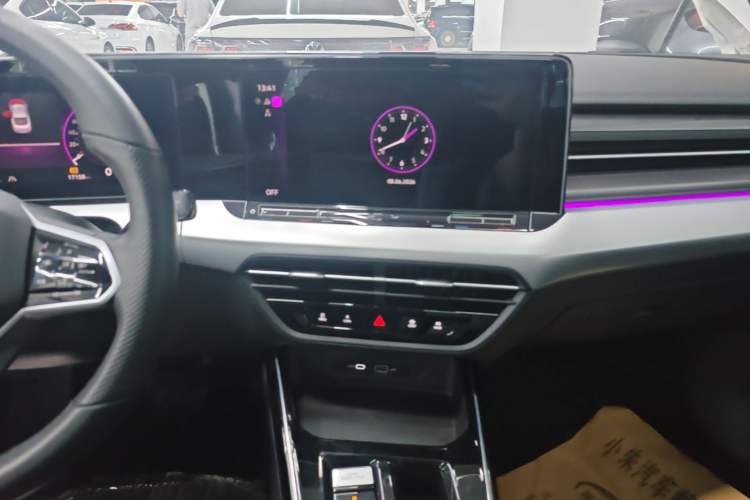 Used Volkswagen Lamando 2023 Lavida L 280TSI DSG Cool & Spicy Edition Audio And AC Panel