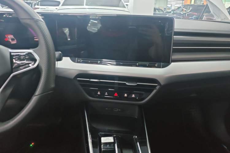Used Volkswagen Lamando 2023 Lavida L 280TSI DSG Cool & Spicy Edition Audio And AC Panel