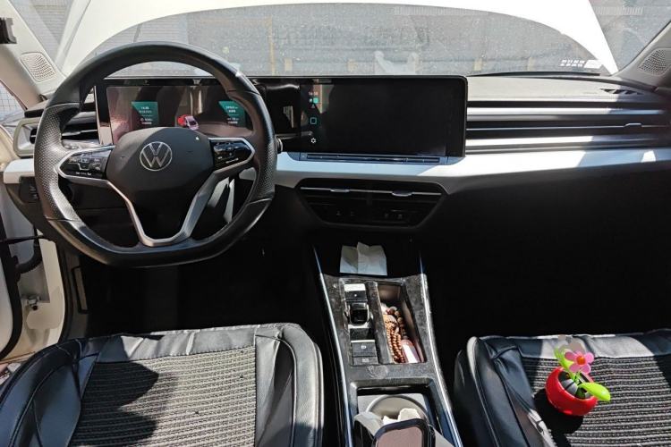 Used Volkswagen Lamando 2023 Lavida L 280TSI DSG Cool & Spicy Edition Center Console