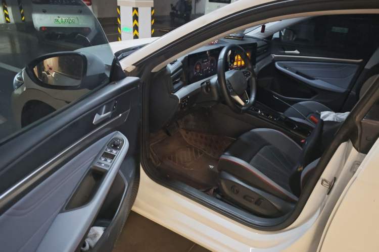 Used Volkswagen Lamando 2023 Lavida L 280TSI DSG Spicy Edition Driver Seat