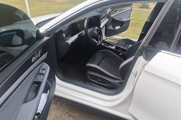 Used Volkswagen Lamando 2023 Lavida L 280TSI DSG Cool & Spicy Edition Driver Seat