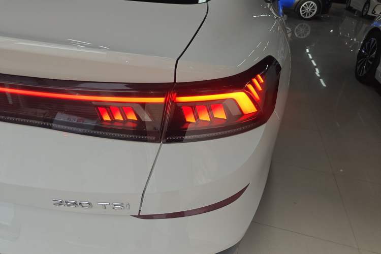 Used Volkswagen Lamando 2023 Lavida L 280TSI DSG Cool & Spicy Edition Exterior 1