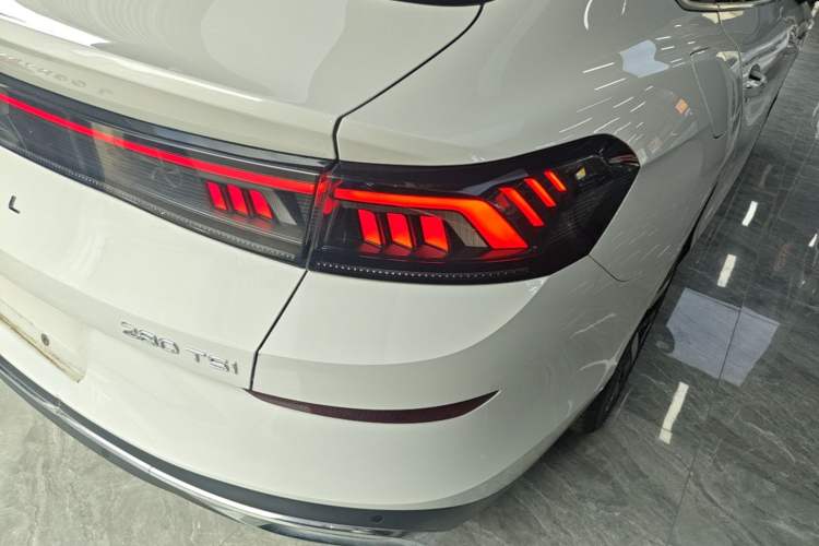 Used Volkswagen Lamando 2023 Lavida L 280TSI DSG Cool & Spicy Edition Exterior 3