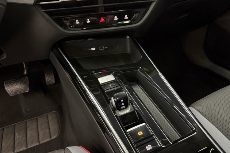 Used Volkswagen Lamando 2023 Lavida L 280TSI DSG Cool & Spicy Edition Gear Lever