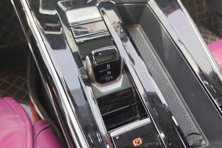 Used Volkswagen Lamando 2023 Lavida L 280TSI DSG Cool & Spicy Edition Gear Lever