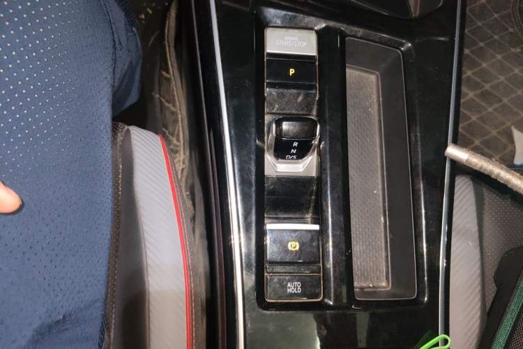 Used Volkswagen Lamando 2023 Lavida L 280TSI DSG Cool & Spicy Edition Gear Lever