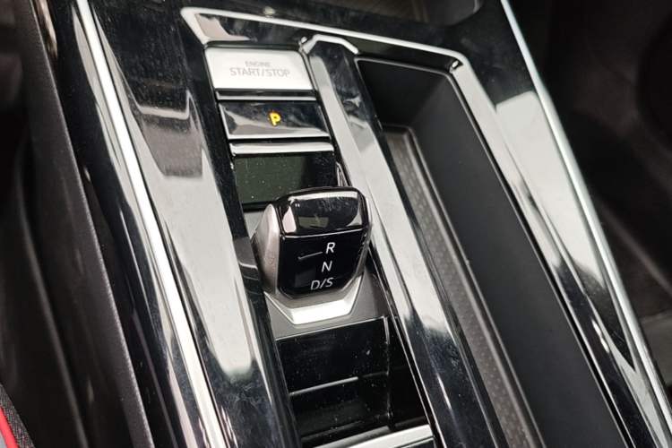 Used Volkswagen Lamando 2023 Lavida L 280TSI DSG Cool & Spicy Edition Gear Lever