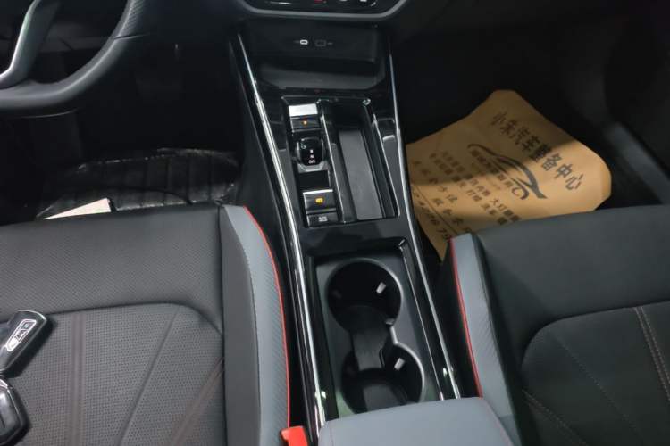 Used Volkswagen Lamando 2023 Lavida L 280TSI DSG Cool & Spicy Edition Gear Lever