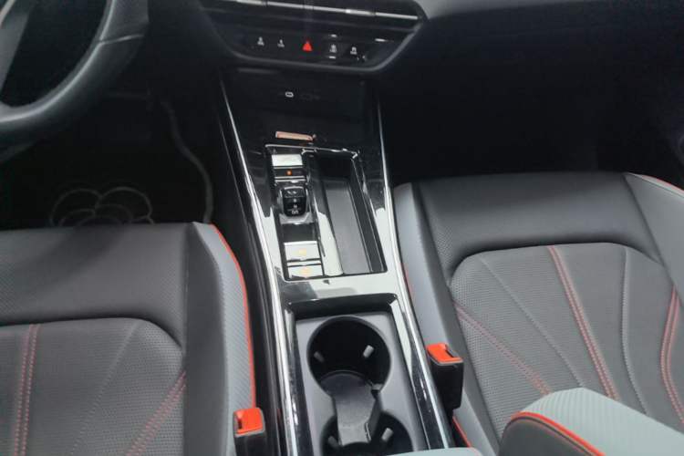 Used Volkswagen Lamando 2023 Lavida L 280TSI DSG Cool & Spicy Edition Gear Lever