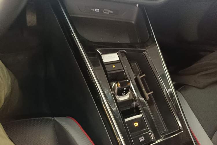 Used Volkswagen Lamando 2023 Lavida L 280TSI DSG Cool & Spicy Edition Gear Lever