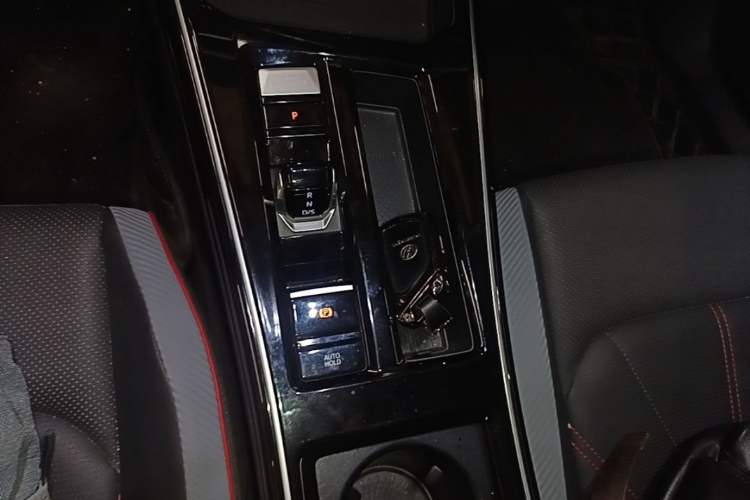 Used Volkswagen Lamando 2023 Lavida L 280TSI DSG Cool & Spicy Edition Gear Lever