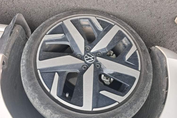 Used Volkswagen Lamando 2023 Lavida L 280TSI DSG Cool & Spicy Edition Left Front Wheel Hub