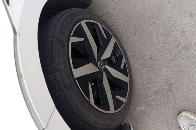 Used Volkswagen Lamando 2023 Lavida L 280TSI DSG Cool & Spicy Edition Left Front Wheel Hub