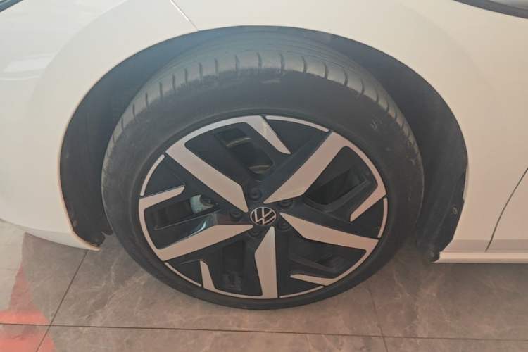 Used Volkswagen Lamando 2023 Lavida L 280TSI DSG Cool & Spicy Edition Left Front Wheel Hub