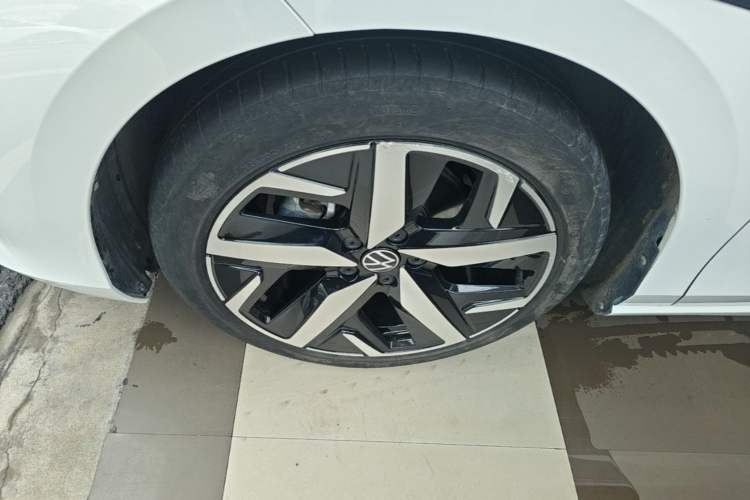 Used Volkswagen Lamando 2023 Lavida L 280TSI DSG Cool & Spicy Edition Left Front Wheel Hub