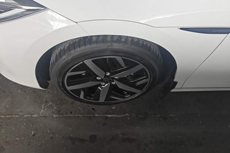 Used Volkswagen Lamando 2023 Lavida L 280TSI DSG Cool & Spicy Edition Left Front Wheel Hub