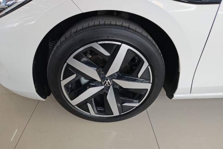 Used Volkswagen Lamando 2023 Lavida L 280TSI DSG Cool & Spicy Edition Left Front Wheel Hub