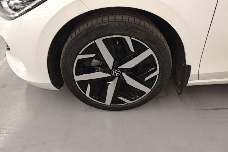 Used Volkswagen Lamando 2023 Lavida L 280TSI DSG Cool & Spicy Edition Left Front Wheel Hub