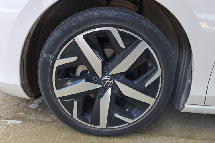 Used Volkswagen Lamando 2023 Lavida L 280TSI DSG Cool & Spicy Edition Left Front Wheel Hub
