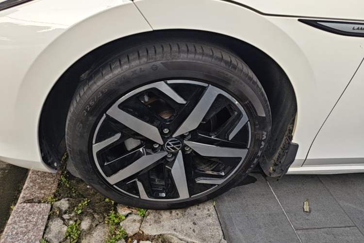 Used Volkswagen Lamando 2023 Lavida L 280TSI DSG Cool & Spicy Edition Left Front Wheel Hub