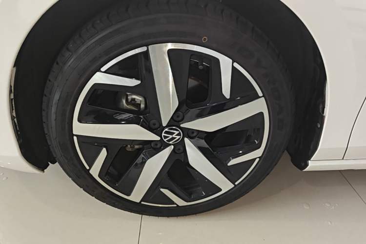 Used Volkswagen Lamando 2023 Lavida L 280TSI DSG Cool & Spicy Edition Left Front Wheel Hub