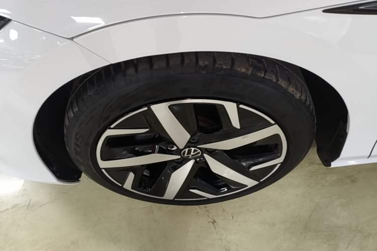 Used Volkswagen Lamando 2023 Lavida L 280TSI DSG Cool & Spicy Edition Left Front Wheel Hub