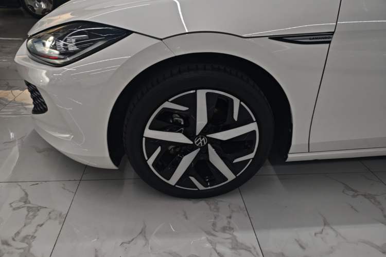 Used Volkswagen Lamando 2023 Lavida L 280TSI DSG Cool & Spicy Edition Left Front Wheel Hub