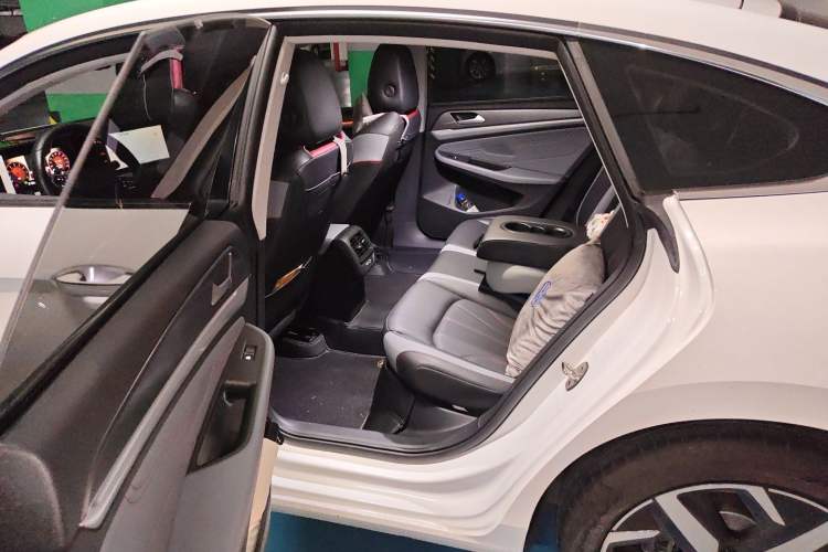 Used Volkswagen Lamando 2023 Lavida L 280TSI DSG Cool & Spicy Edition Left Rear Seat