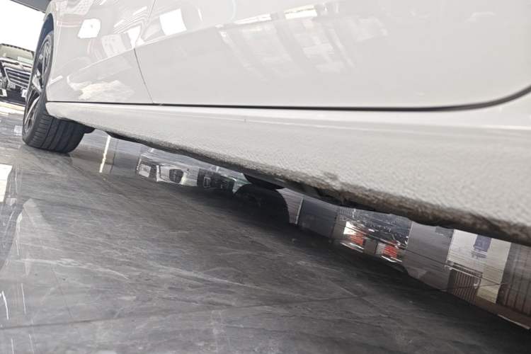 Used Volkswagen Lamando 2023 Lavida L 280TSI DSG Cool & Spicy Edition Left Side Sill